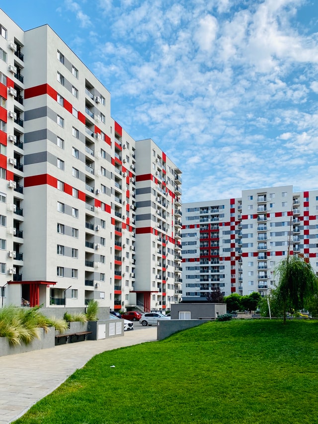 Copropriété : fuite dans une canalisation encastrée, qui doit payer ?